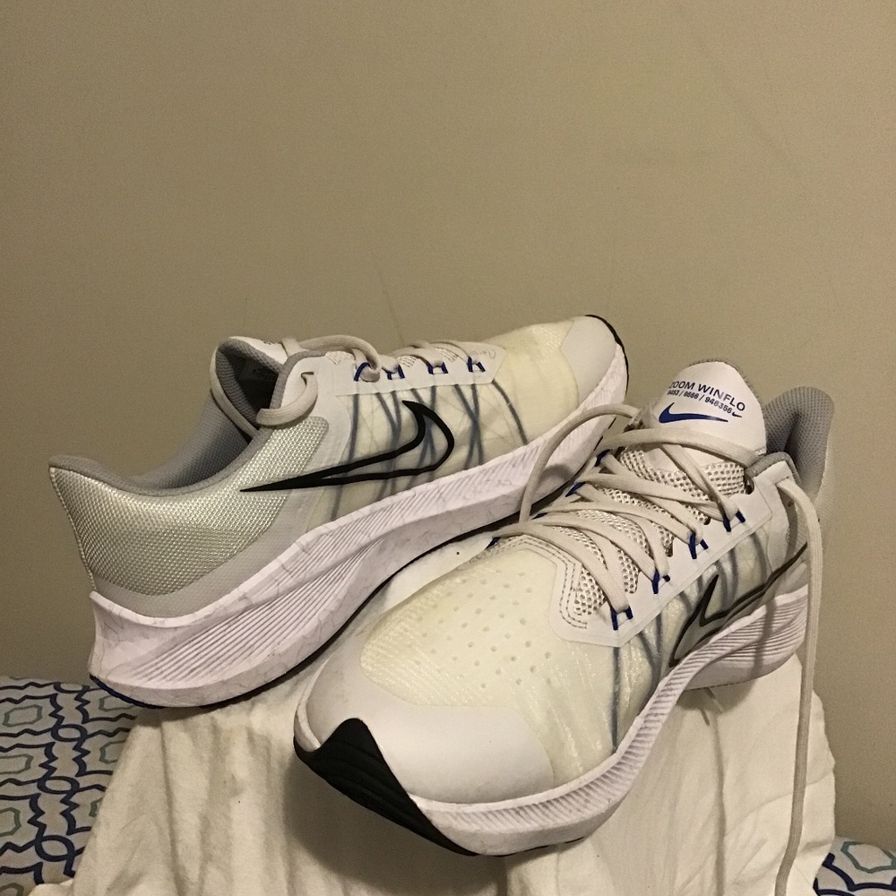 🔥Best offers, Nike’s Winflo, see pics, new cond. one small scuff on right toe,
